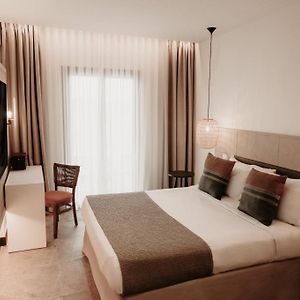 Chambre Confortable Lit Queen-Size